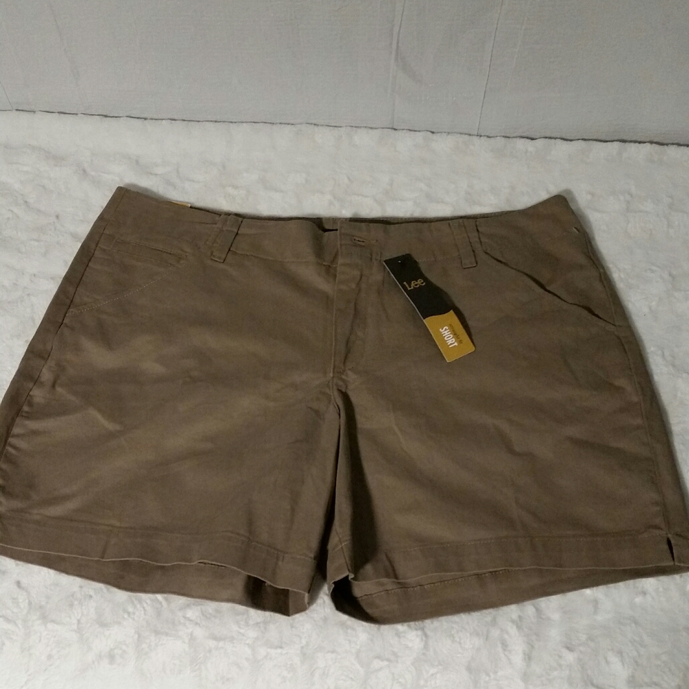 Lee short  Size 16M Straight Fit,Midrise fit light